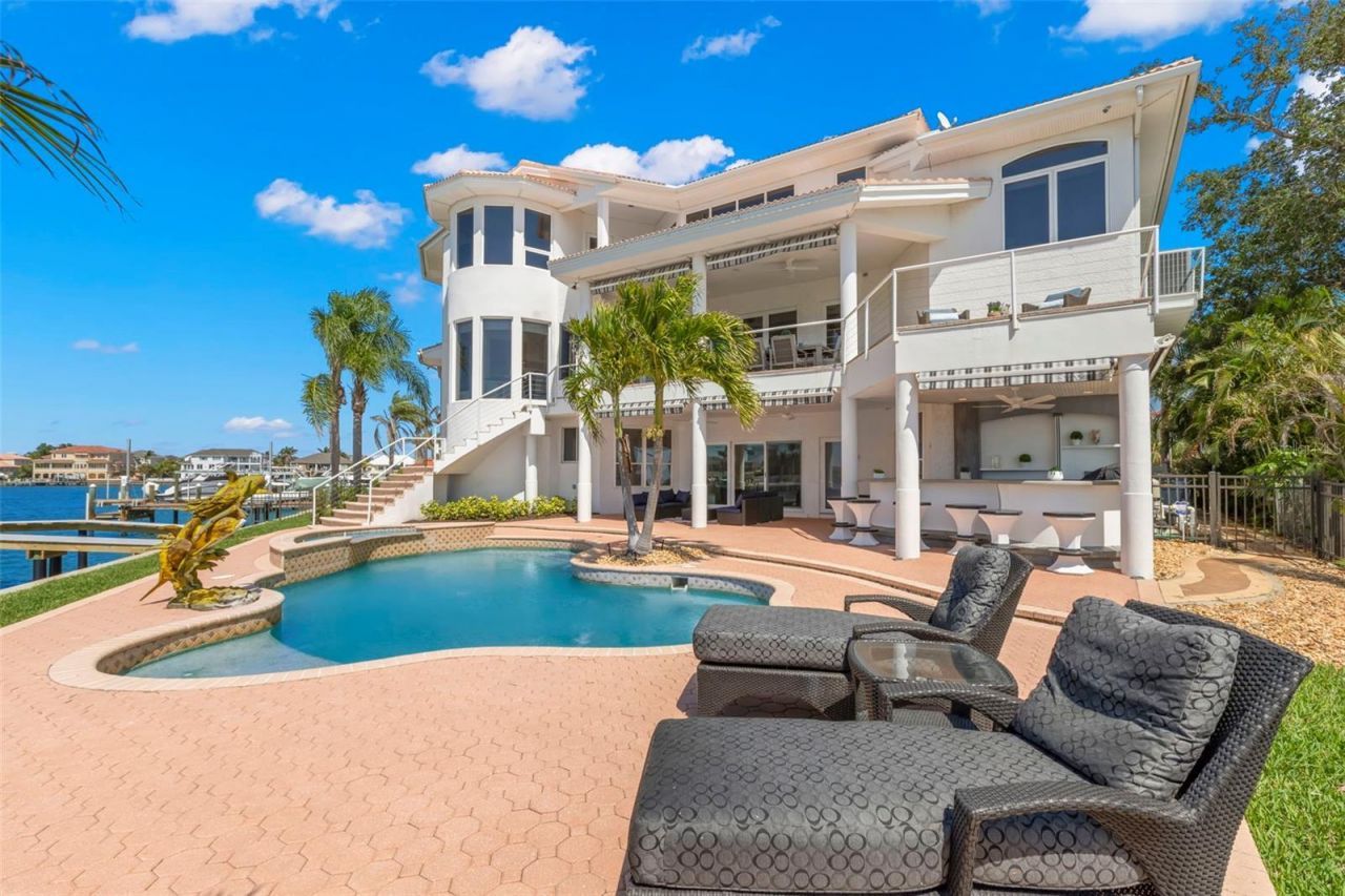 6130 Kipps Colony Drive W, Gulfport, FL 33707 Photo