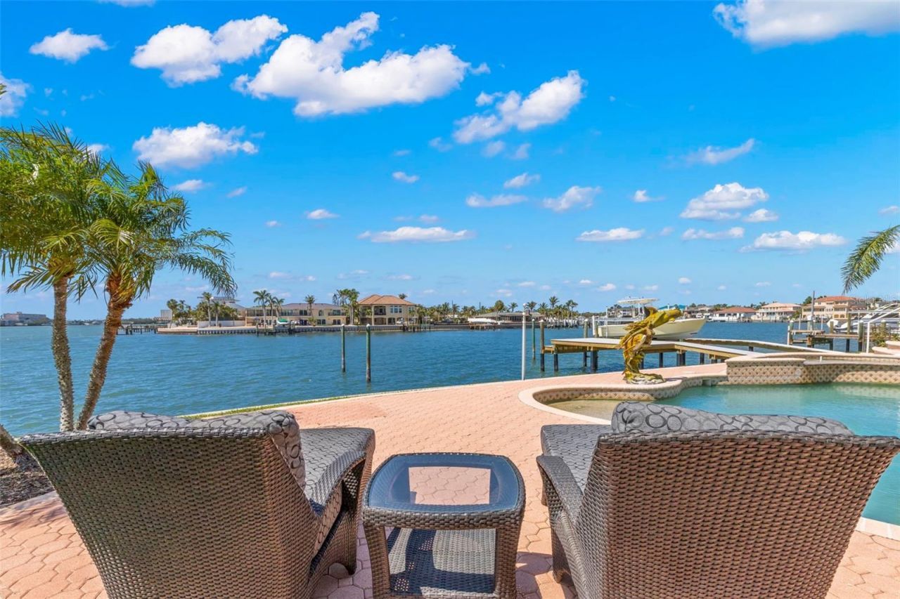 6130 Kipps Colony Drive W, Gulfport, FL 33707 Photo