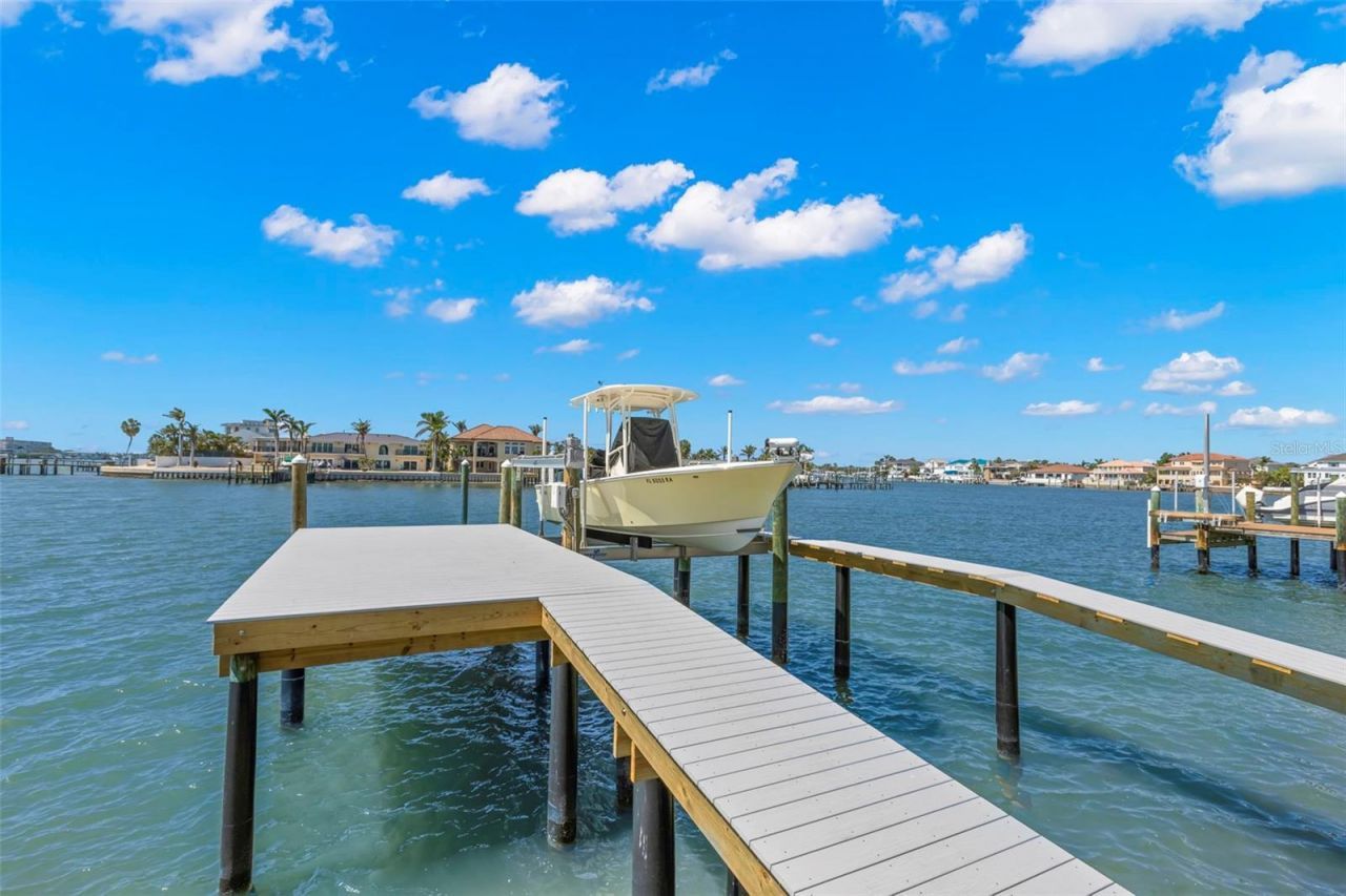 6130 Kipps Colony Drive W, Gulfport, FL 33707 Photo