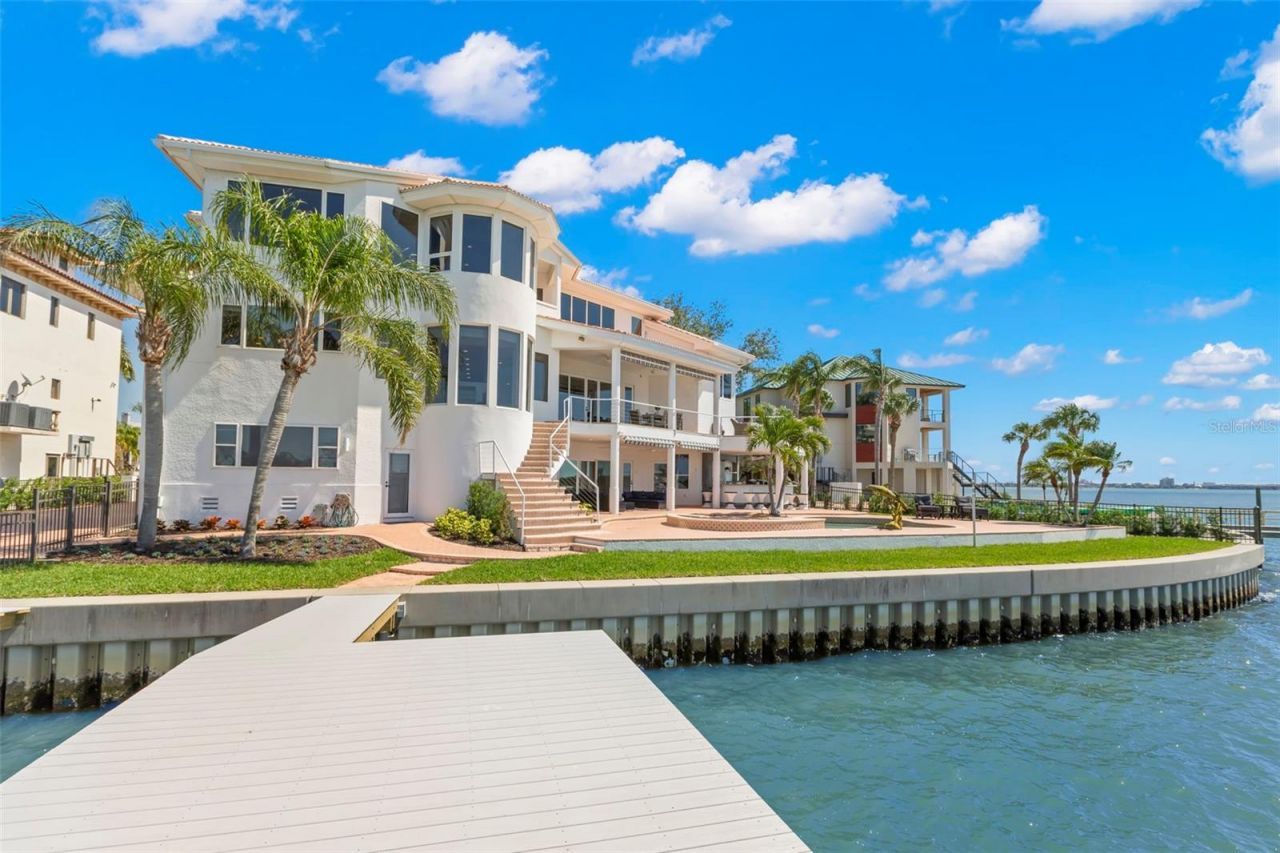 6130 Kipps Colony Drive W, Gulfport, FL 33707 Photo