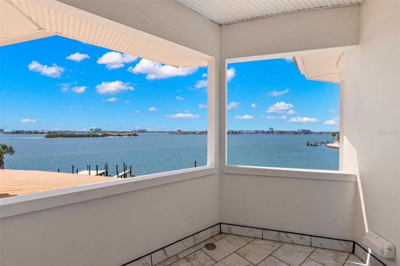 6130 Kipps Colony Drive W, Gulfport, FL 33707 Photo