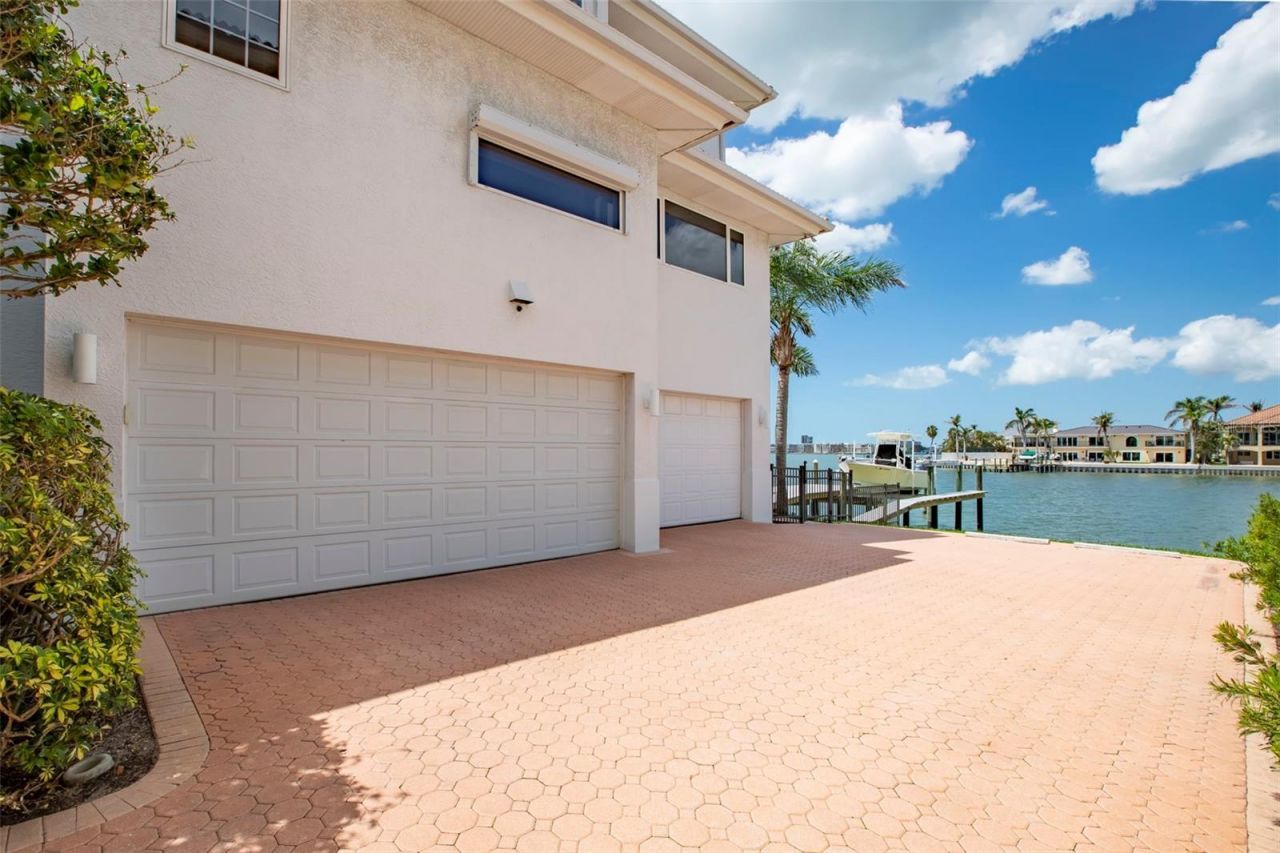 6130 Kipps Colony Drive W, Gulfport, FL 33707 Photo