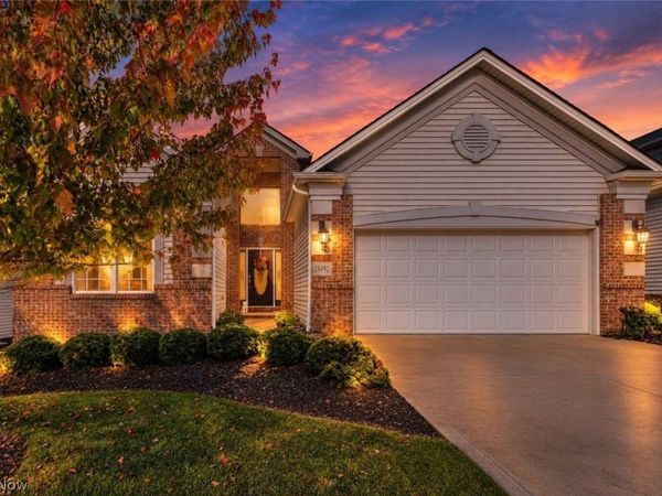 18492 Bunker Hill Drive , Strongsville, OH 44136