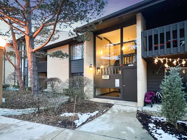 6181 Knoll Wood Road , Unit 101, Willowbrook, IL 60527