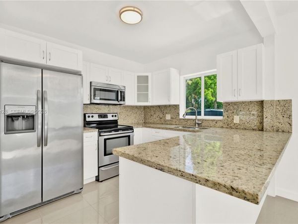 6450 SW 28th St , Miami, FL 33155