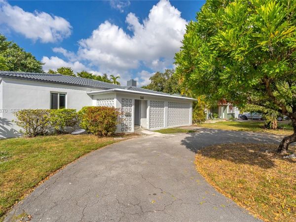 648 South Dr , Miami Springs, FL 33166