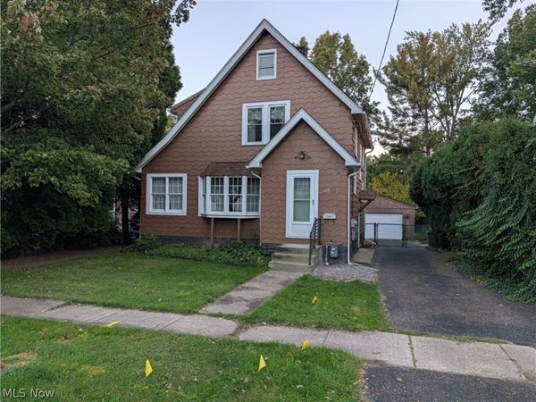 730 E Spruce Avenue , Ravenna, OH 44266
