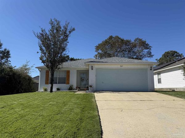 387 Mizzen Ln, Pensacola, FL 32507