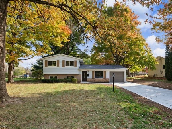 435 S Hillside Drive , Canfield, OH 44406