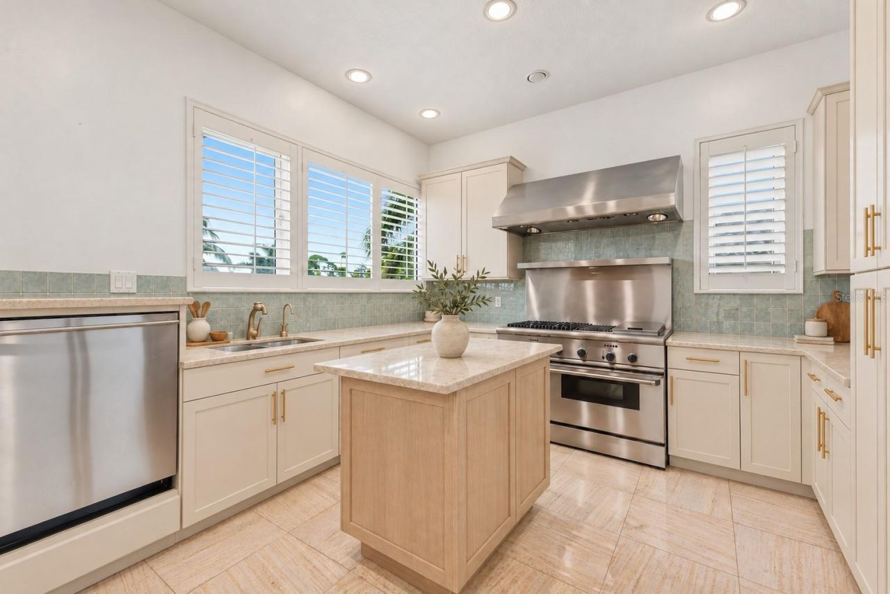 4908 64th Drive W, Bradenton, FL 34210 Photo