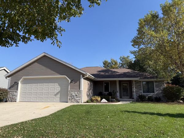833 Hudson TRAIL, Lake Geneva, WI 53147
