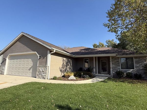 833 Hudson TRAIL, Lake Geneva, WI 53147