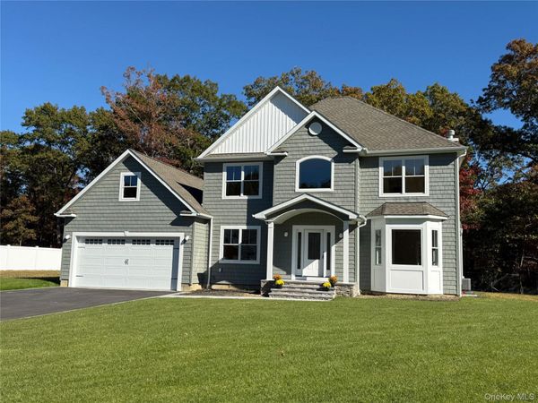 5 Lakeland Woods Court, Unit 5, Ronkonkoma, NY 11749