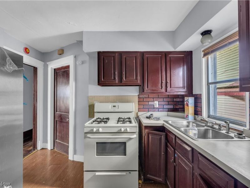 4285 W 30th Street, Cleveland, OH 44109 Photo 9