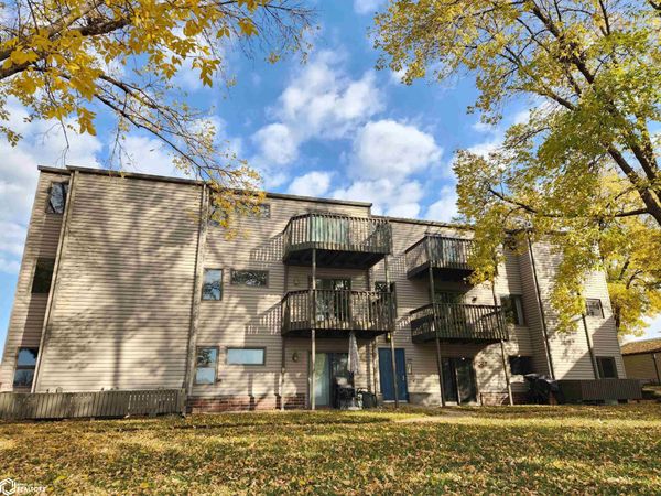 610 Briarstone Drive, Unit B-17 & B-1, Mason City, IA 50401