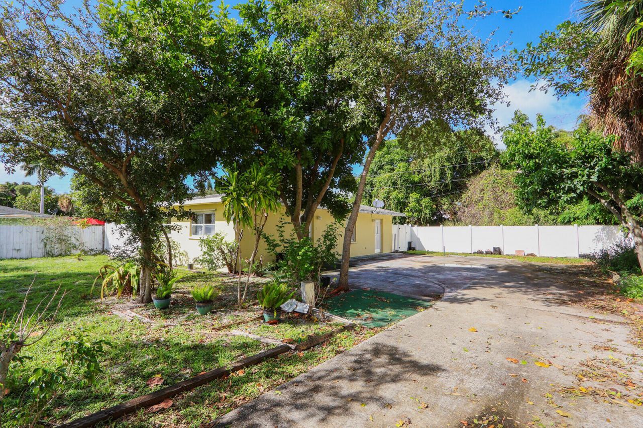 147 Foresteria Drive, Lake Park, FL 33403 Photo