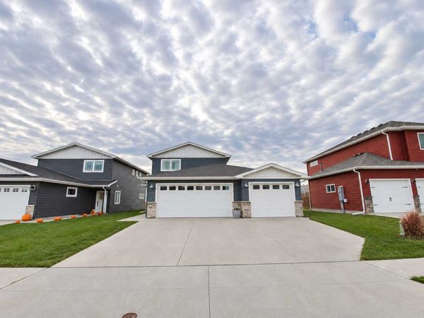 1051 46th Avenue S, Moorhead, MN 56560