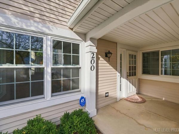 200 Lenox Court, Carol Stream, IL 60188