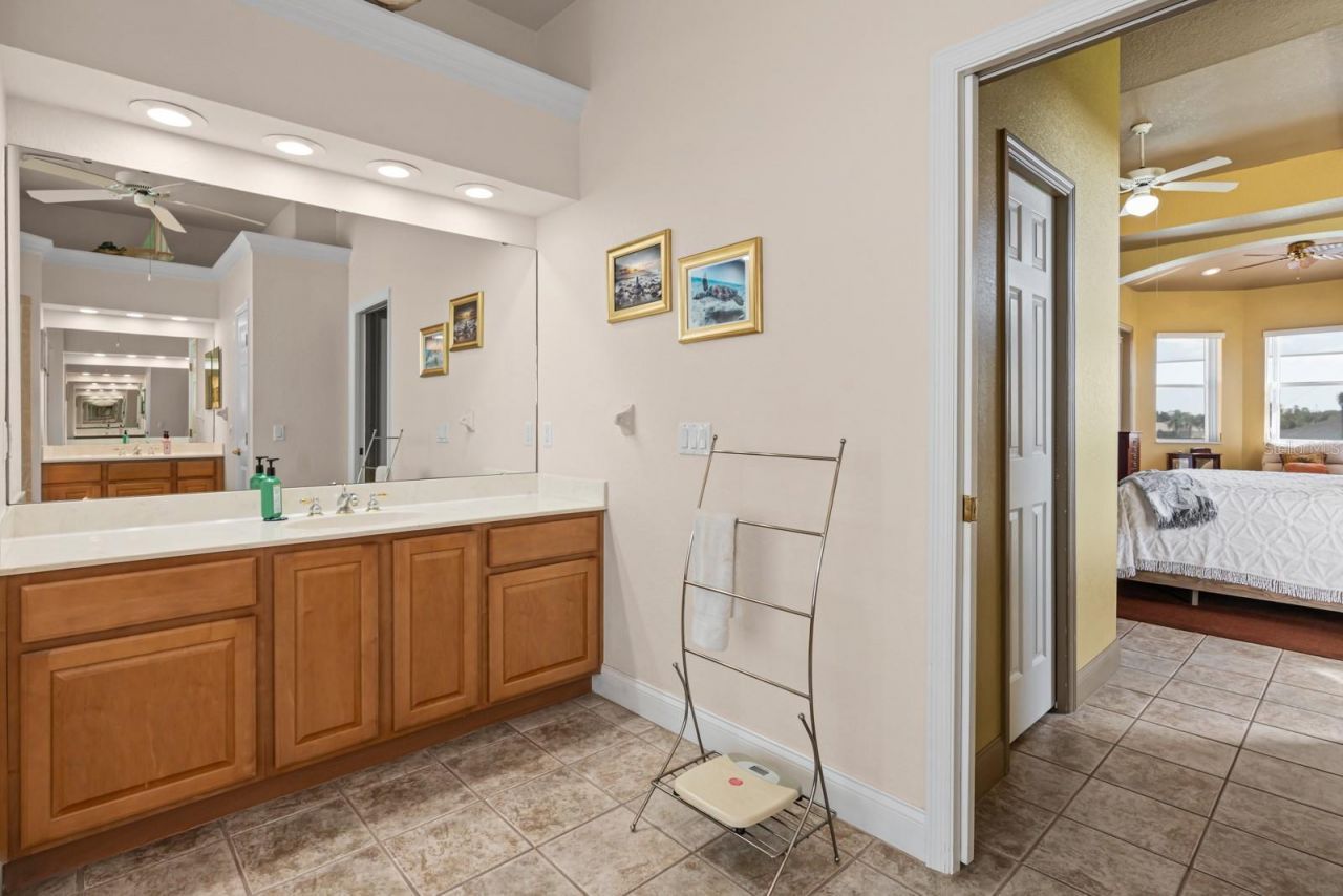 2751 Huntington Hills Drive , Lakeland, FL 33810 Photo