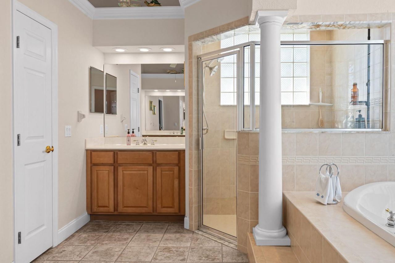 2751 Huntington Hills Drive , Lakeland, FL 33810 Photo