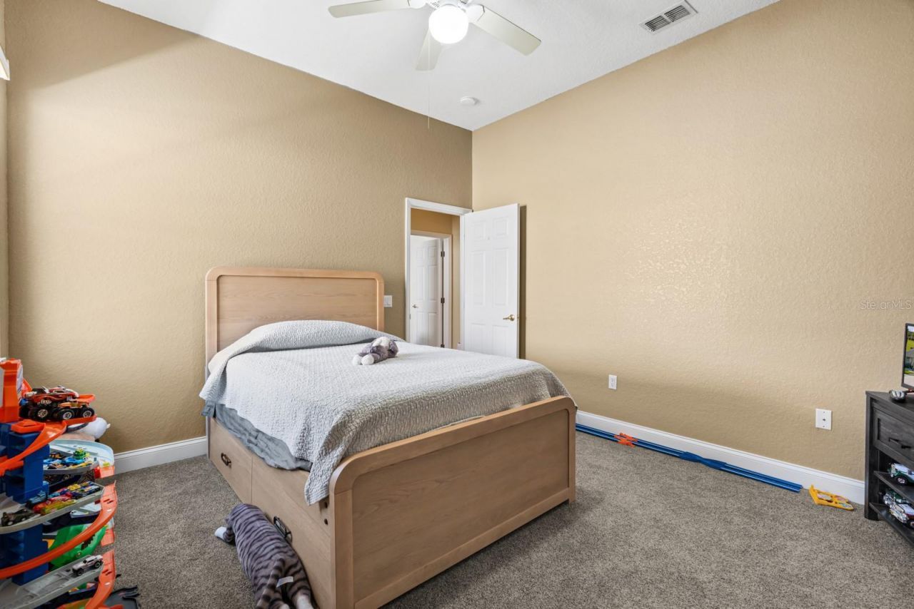 2751 Huntington Hills Drive , Lakeland, FL 33810 Photo