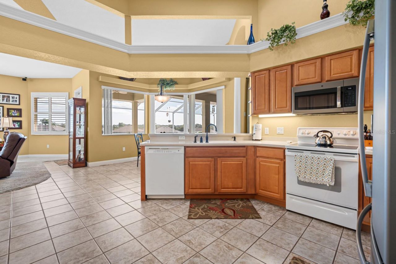 2751 Huntington Hills Drive , Lakeland, FL 33810 Photo