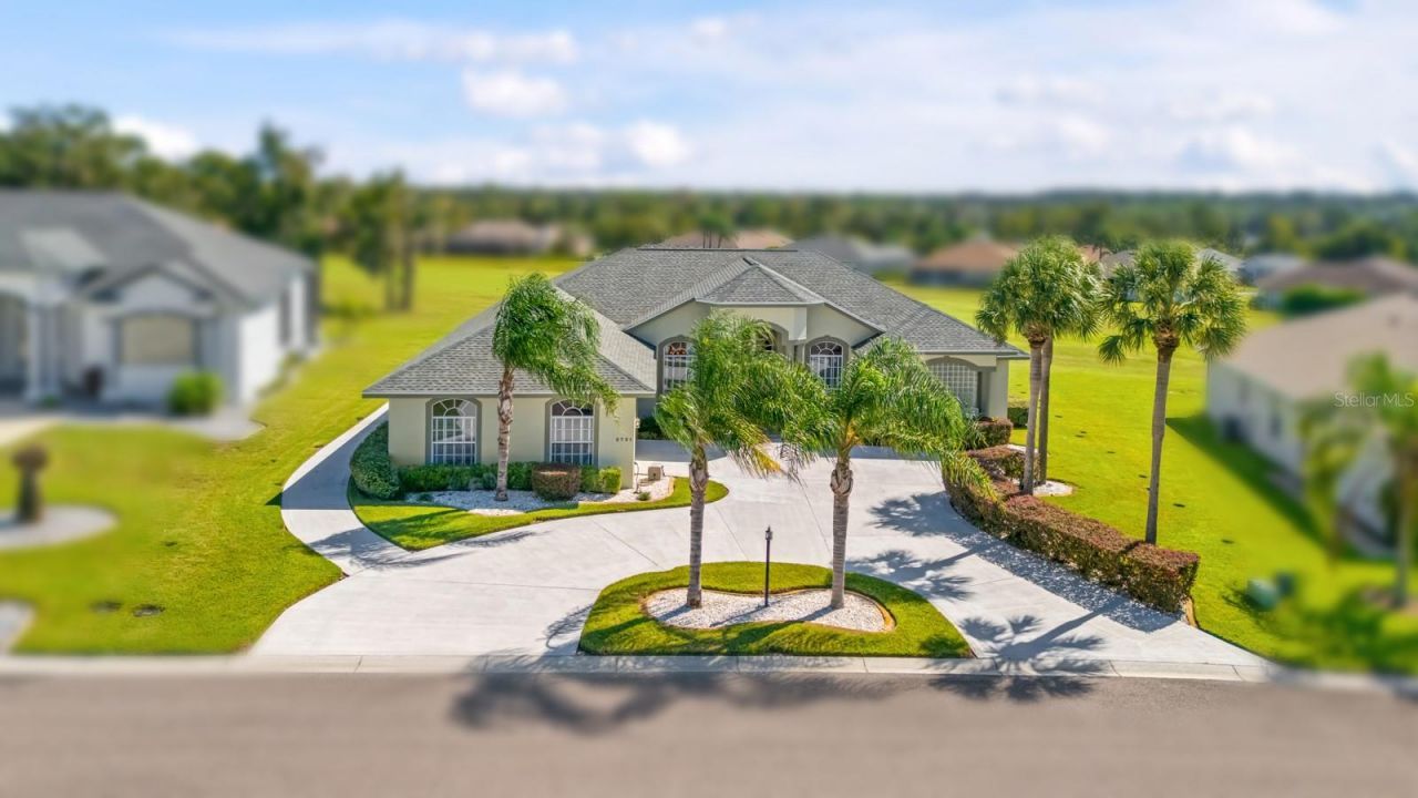 2751 Huntington Hills Drive , Lakeland, FL 33810 Photo