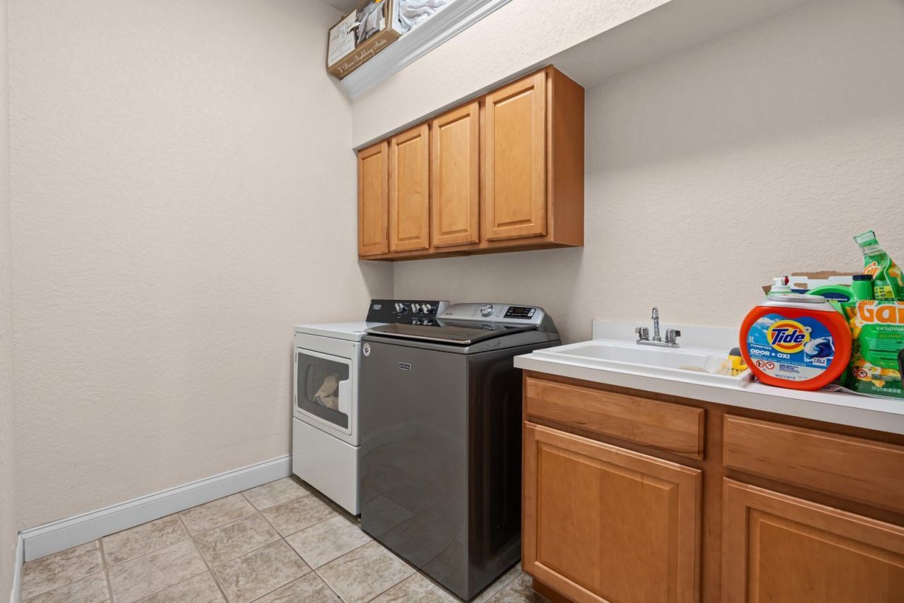2751 Huntington Hills Drive , Lakeland, FL 33810 Photo