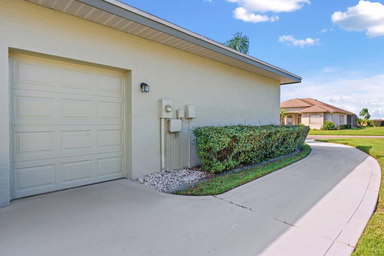 2751 Huntington Hills Drive , Lakeland, FL 33810 Photo
