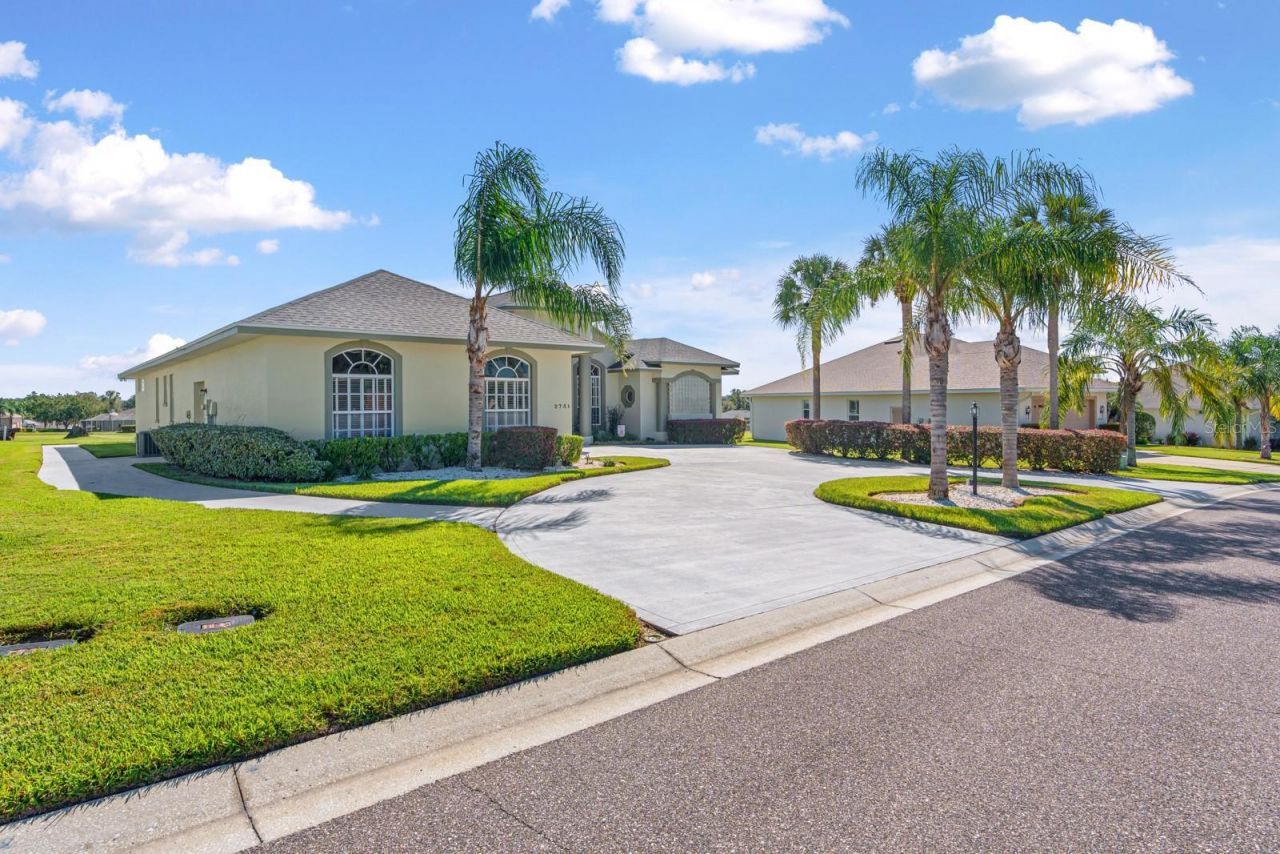 2751 Huntington Hills Drive , Lakeland, FL 33810 Photo