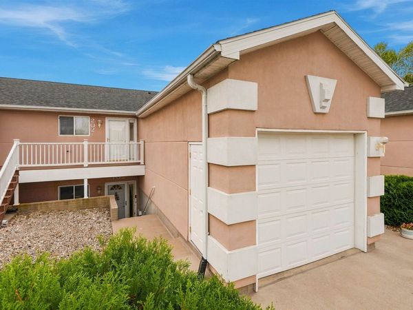 1730 W 18th Street, Unit 102, Cedar Falls, IA 50613