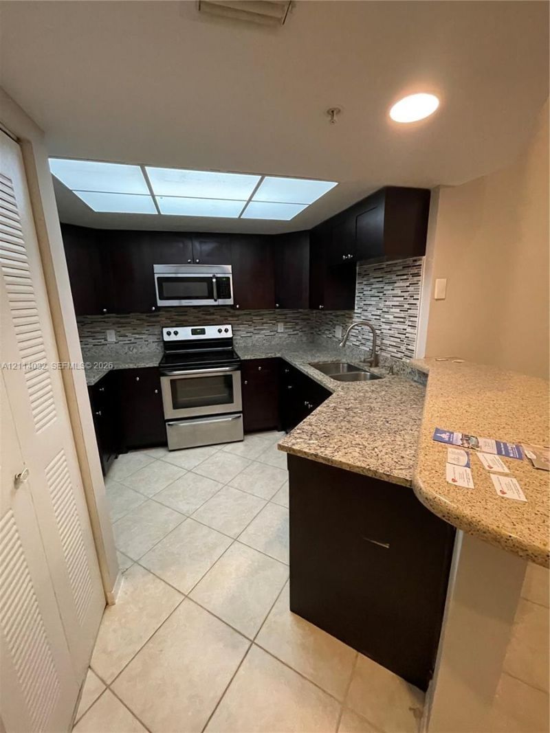 4177 N Haverhill Rd , Unit 821, West Palm Beach, FL 33417 Photo