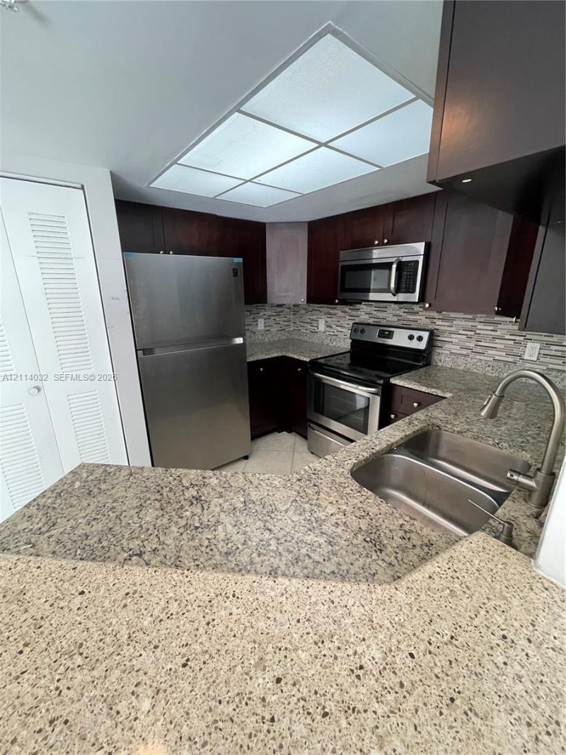 4177 N Haverhill Rd , Unit 821, West Palm Beach, FL 33417 Photo