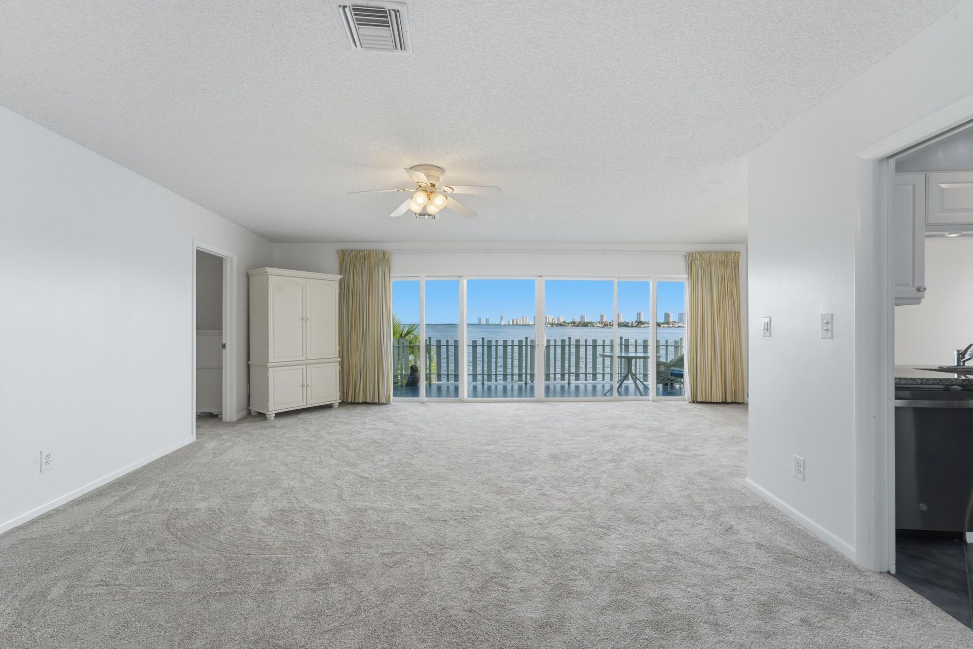 371 Wilma Circle, Unit 4, Riviera Beach, FL 33404 Photo