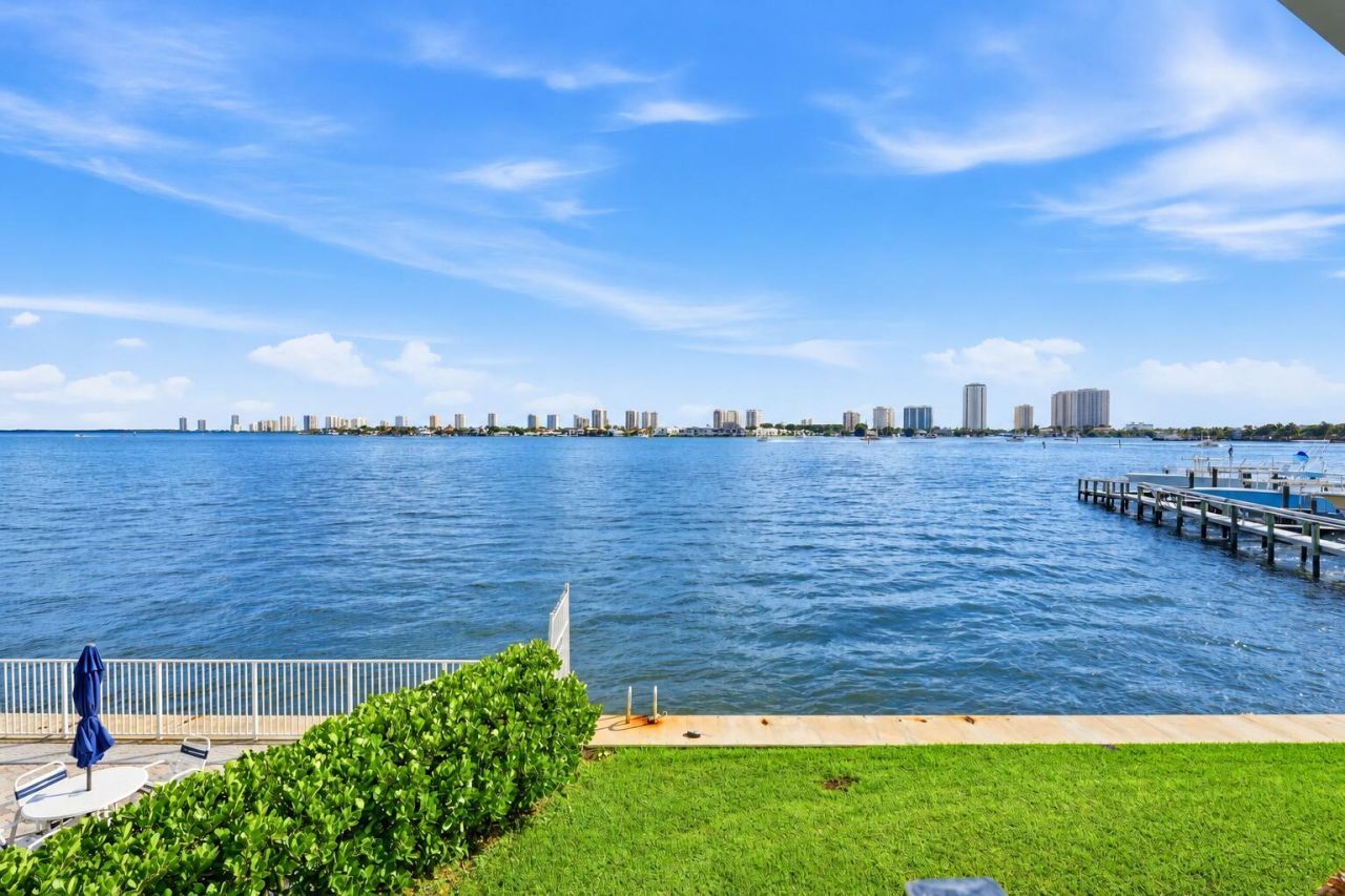 371 Wilma Circle, Unit 4, Riviera Beach, FL 33404 Photo