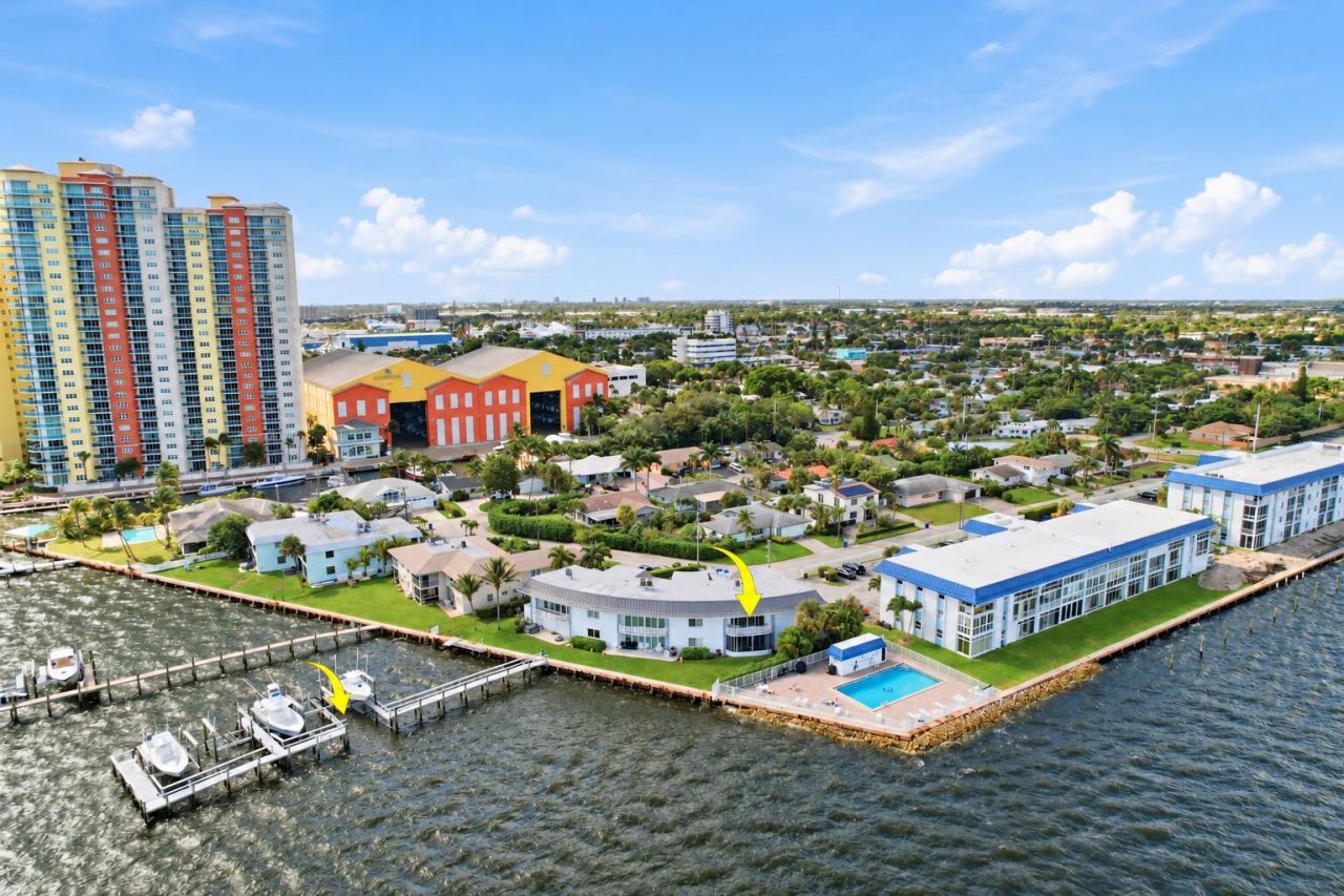 371 Wilma Circle, Unit 4, Riviera Beach, FL 33404 Photo