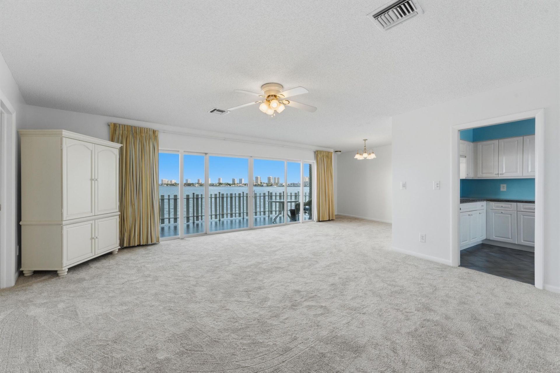 371 Wilma Circle, Unit 4, Riviera Beach, FL 33404 Photo