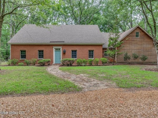 723 S Springlake Circle, Terry, MS 39170