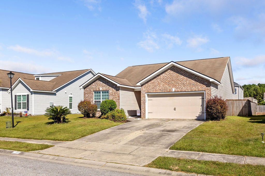 7720 Kinston Street Photo 30