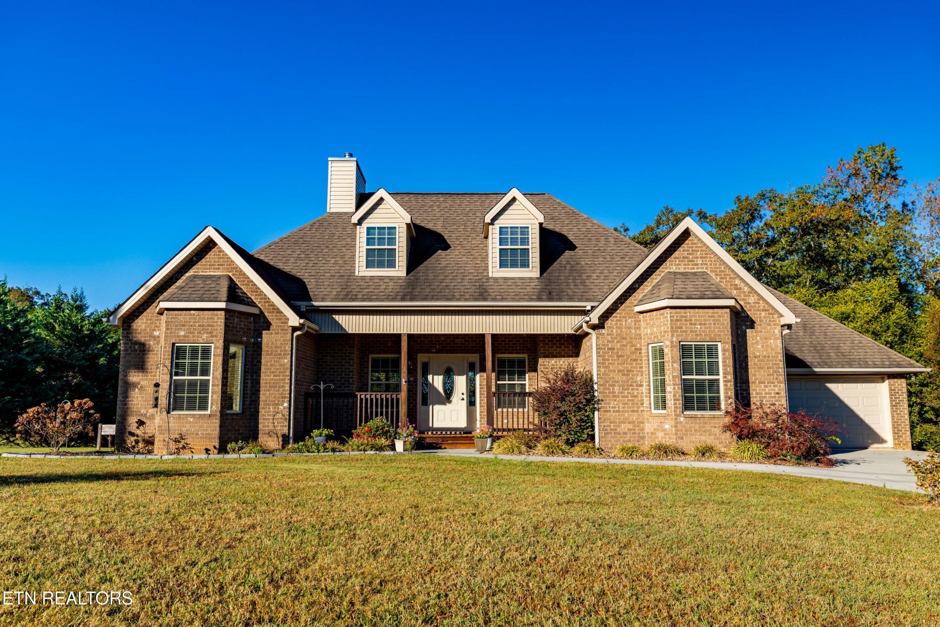 1322 Snappwood Drive, Sevierville, TN 37862 Main Photo