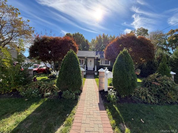 63 Saint Peters Drive , Brentwood, NY 11717