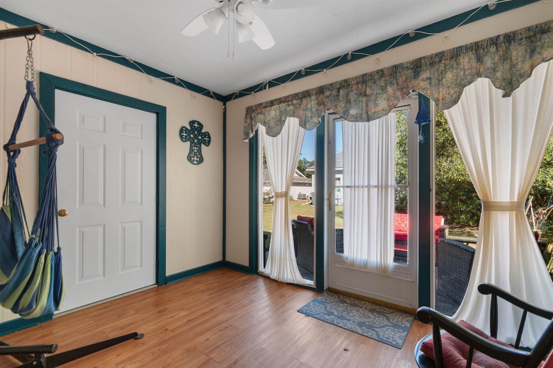 82 Pool Pl. Photo 12
