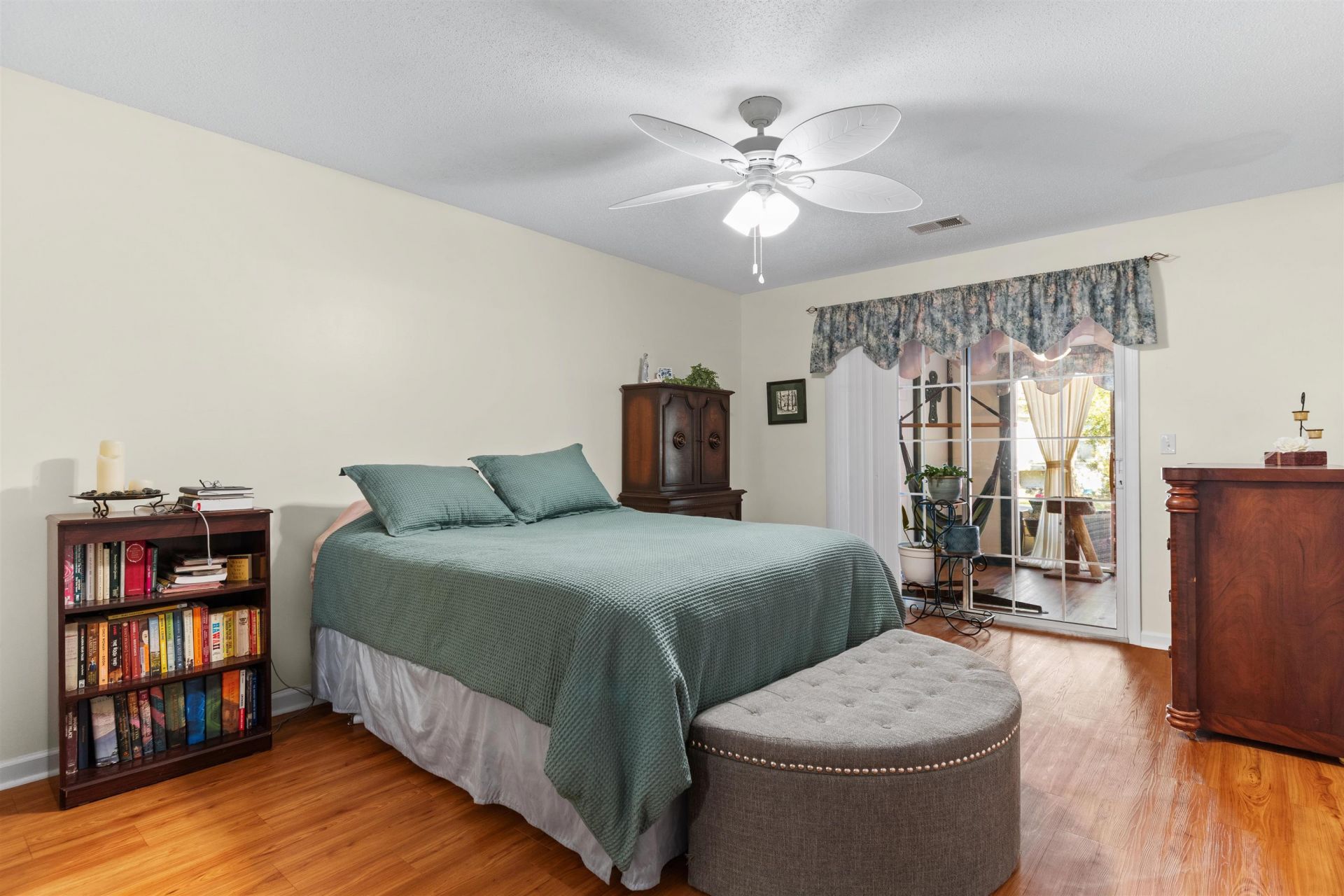 82 Pool Pl. Photo 19