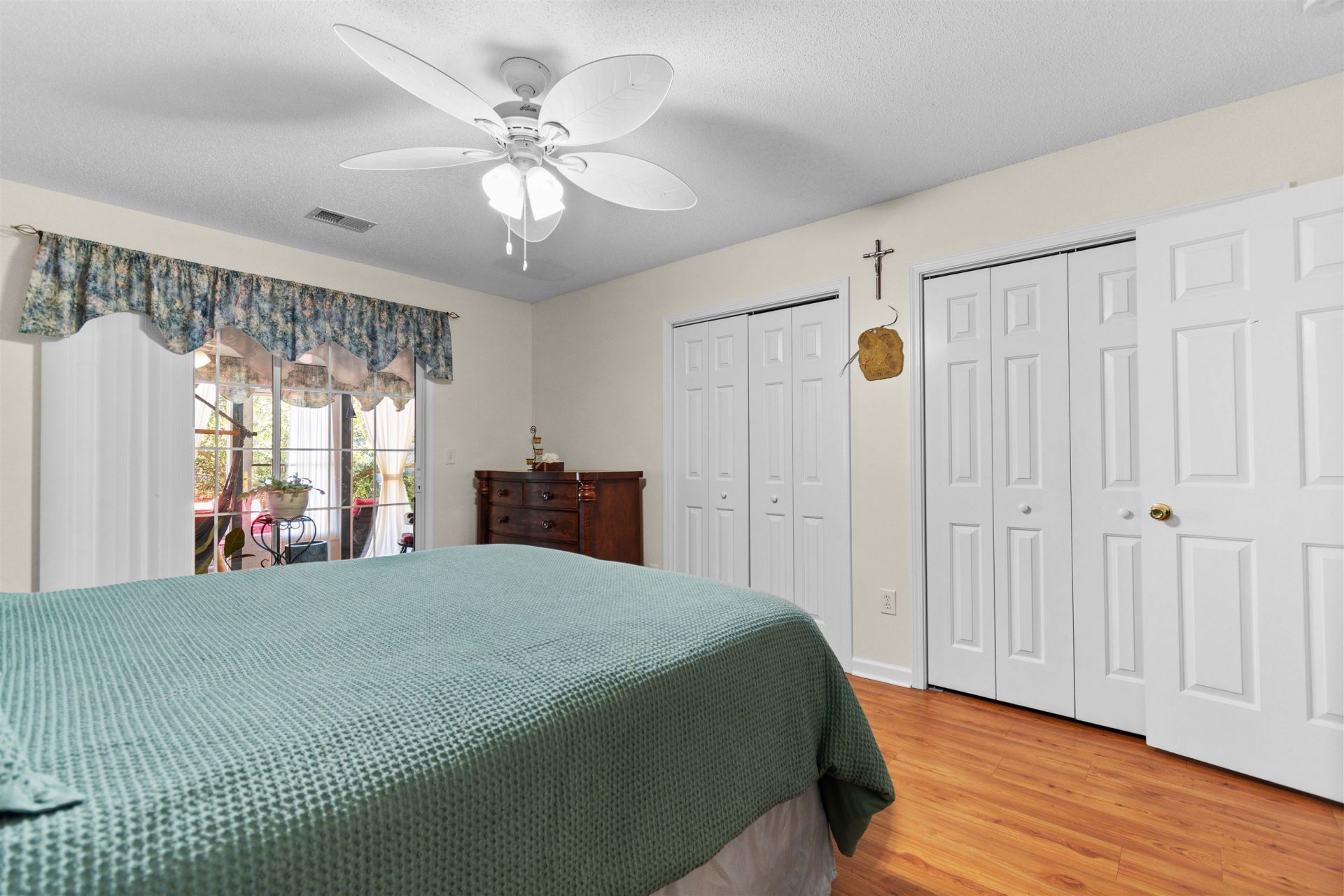 82 Pool Pl. Photo 20