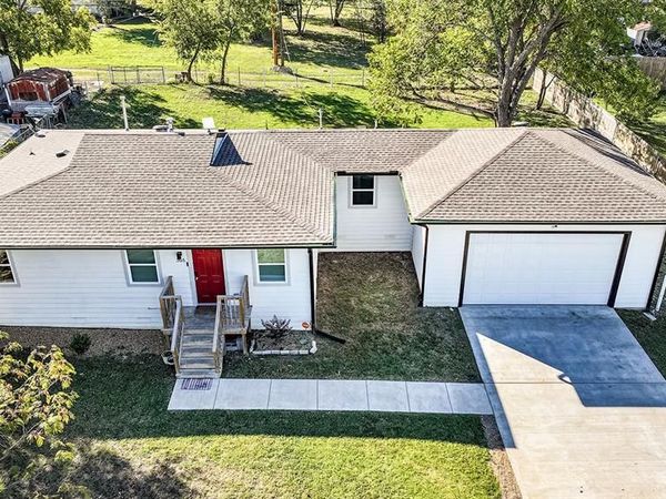 305 W Thomas Street , Leonard, TX 75452