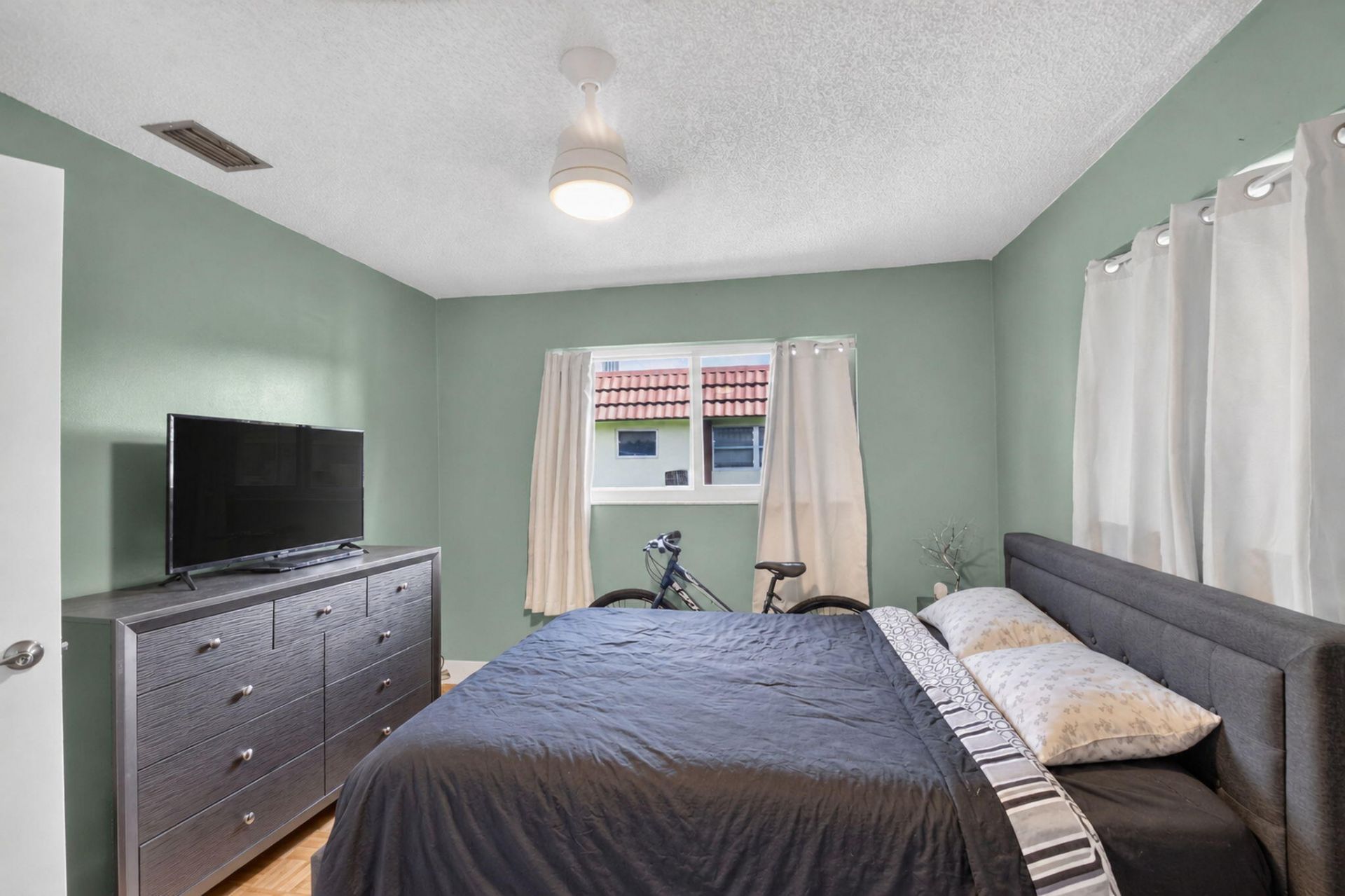 5780 Fernley Drive W, Unit 109, West Palm Beach, FL 33415 Photo