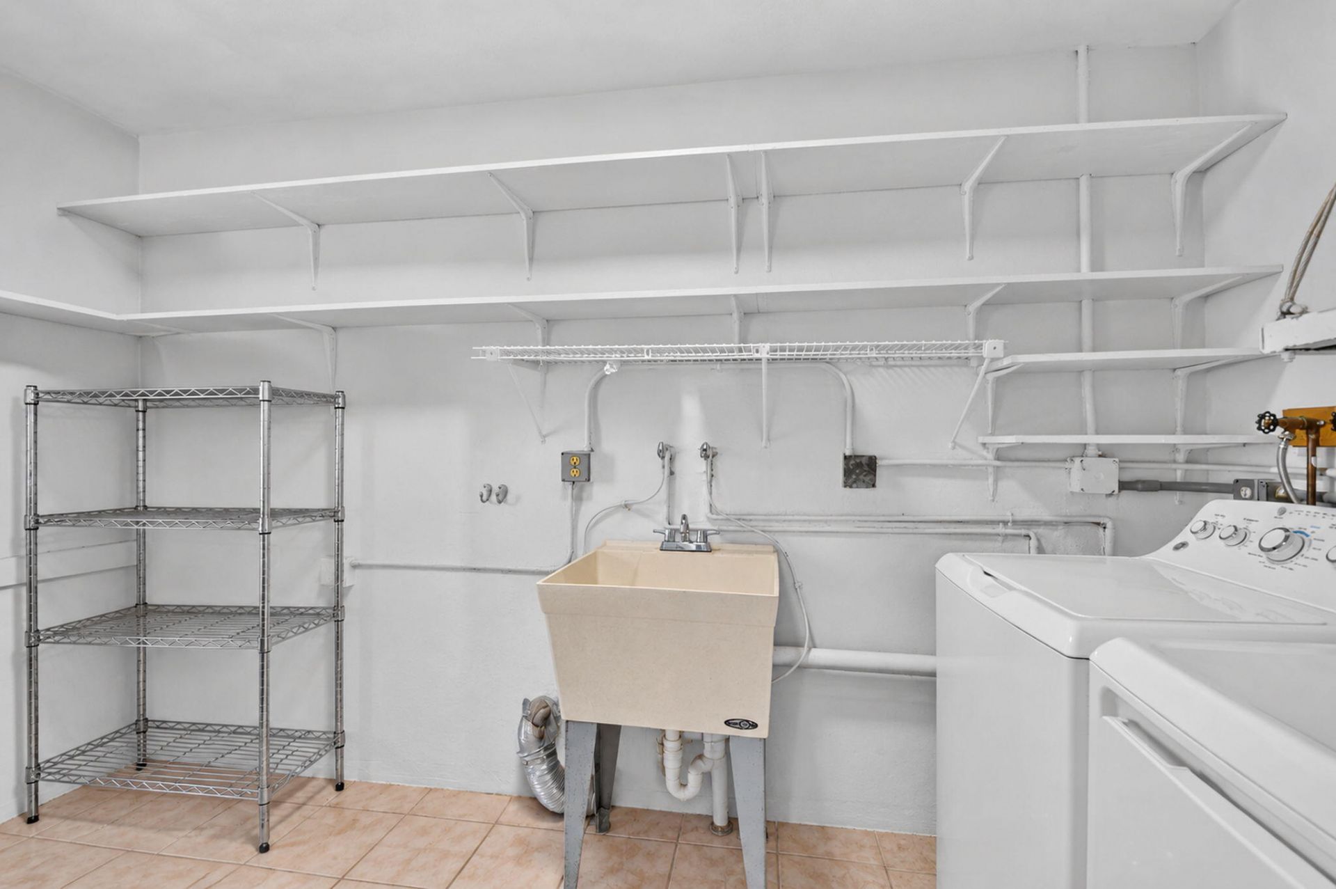 5780 Fernley Drive W, Unit 109, West Palm Beach, FL 33415 Photo