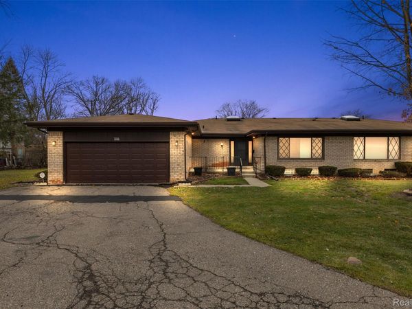 24011 Wildbrook Court, Southfield, Mi 48034