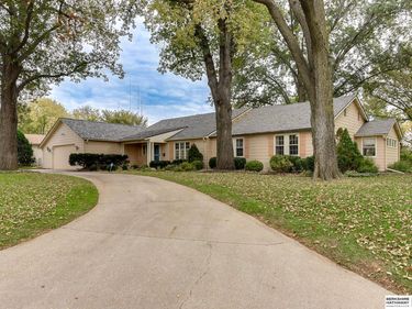 3833 Aurora Drive, Omaha, NE 68134