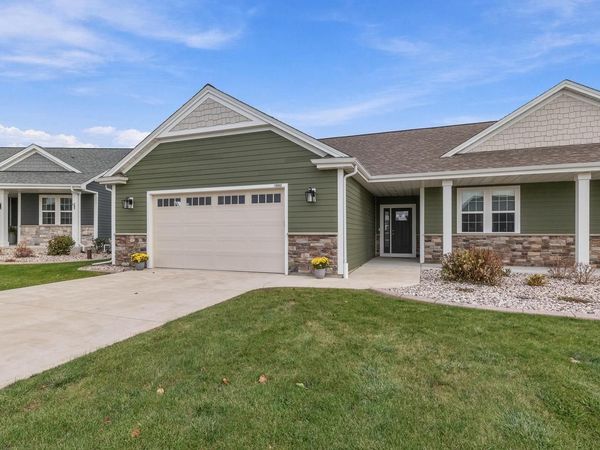 1880 Farmlane DRIVE, Unit 22, Slinger, WI 53086
